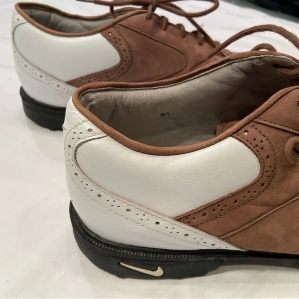 Nike oxford saddle